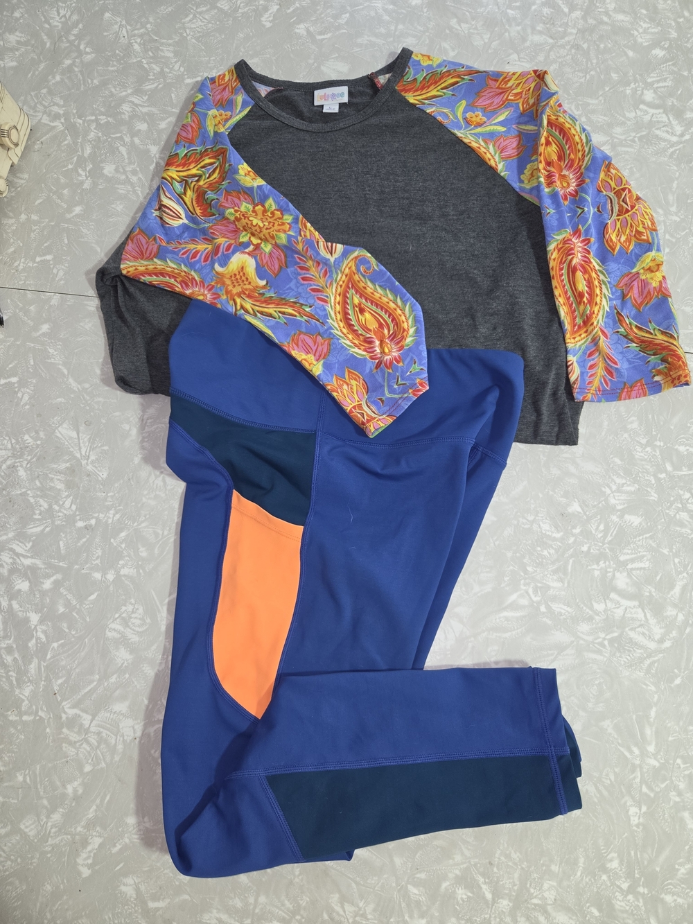 BUNDLE LULAROE Floral Sleeve Top AND ZYIA Deep Royal Blue Performance Leggings